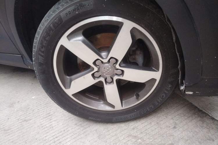 Used Audi Q3 2013 40 TFSI quattro Luxury Model Right Front Wheel Hub