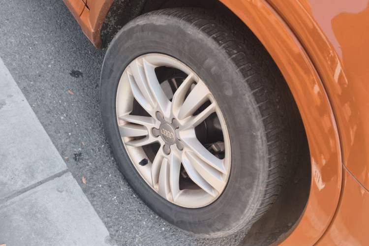 Used Audi Q3 2013 35 TFSI Comfort Model Right Front Wheel Hub