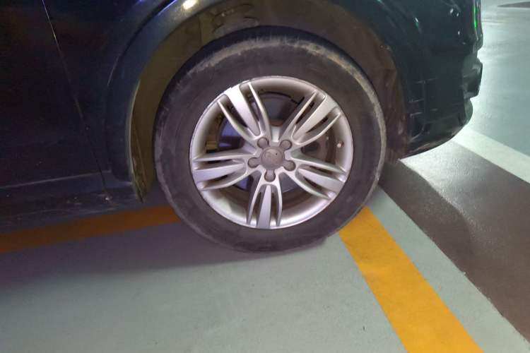 Used Audi Q3 2013 35 TFSI quattro Comfort Model Right Front Wheel Hub