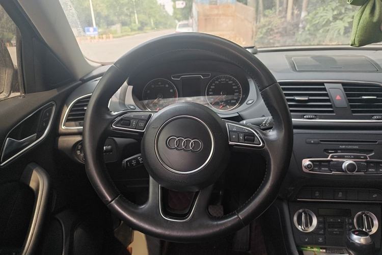Used Audi Q3 2013 35 TFSI quattro Technology Edition Steering Wheel