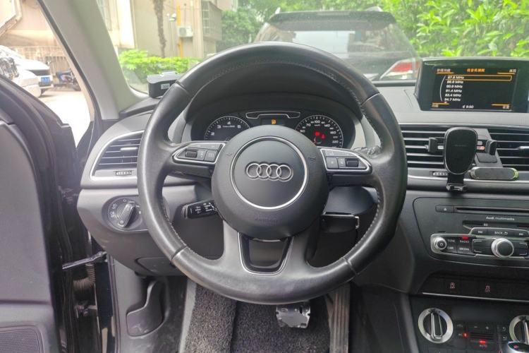 Used Audi Q3 2013 35 TFSI Comfort Model Steering Wheel