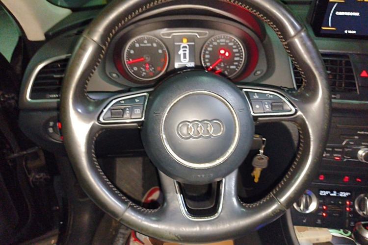 Used Audi Q3 2013 35 TFSI Comfort Model Steering Wheel