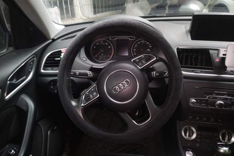 Used Audi Q3 2013 40 TFSI quattro Luxury Model Steering Wheel