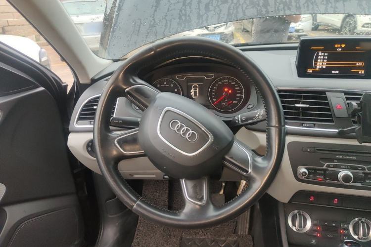 Used Audi Q3 2013 35 TFSI Ambition Edition Steering Wheel