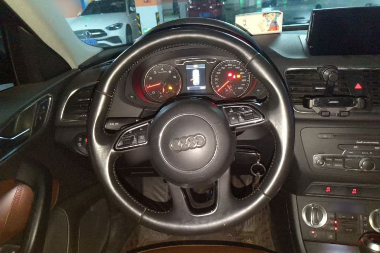 Used Audi Q3 2013 35 TFSI quattro Comfort Model Steering Wheel