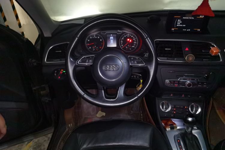 Used Audi Q3 2013 35 TFSI quattro Technology Edition Steering Wheel