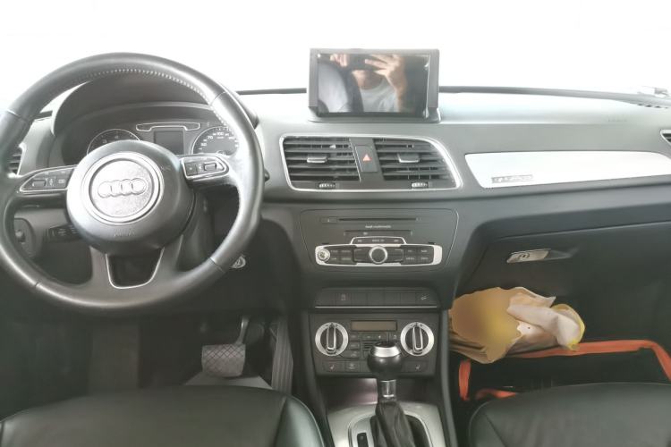Used Audi Q3 2013 35 TFSI quattro Technology Edition Center Console