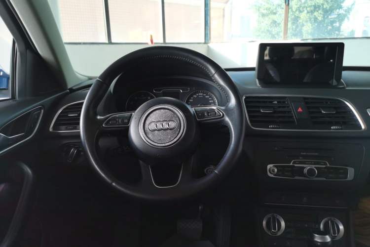 Used Audi Q3 2013 35 TFSI quattro Technology Edition Steering Wheel
