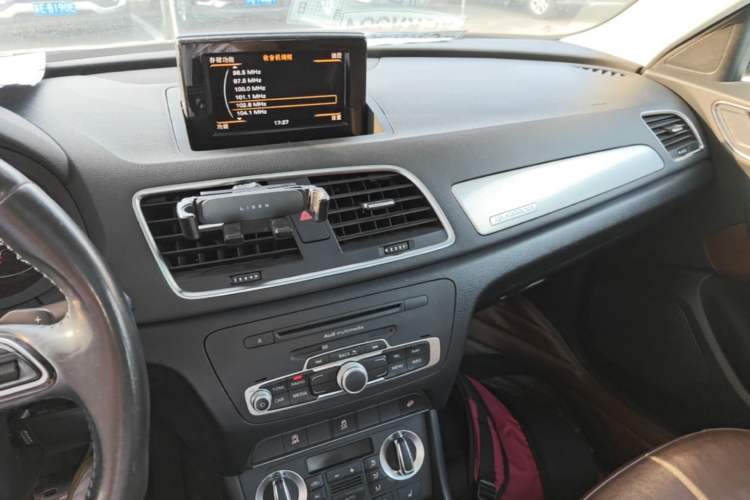 Used Audi Q3 2013 35 TFSI quattro Comfort Model Audio And AC Panel