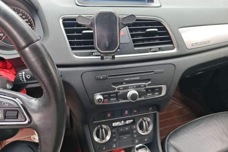 Used Audi Q3 2013 35 TFSI quattro Technology Edition Audio And AC Panel