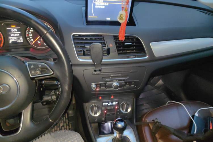 Used Audi Q3 2013 35 TFSI Comfort Model Audio And AC Panel