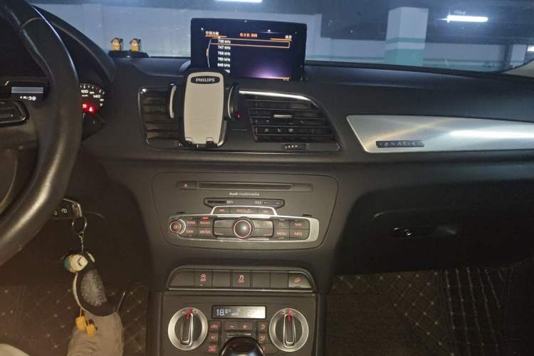 Used Audi Q3 2013 35 TFSI quattro Comfort Model Audio And AC Panel