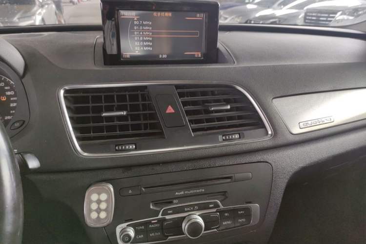 Used Audi Q3 2013 35 TFSI quattro Technology Edition Audio And AC Panel