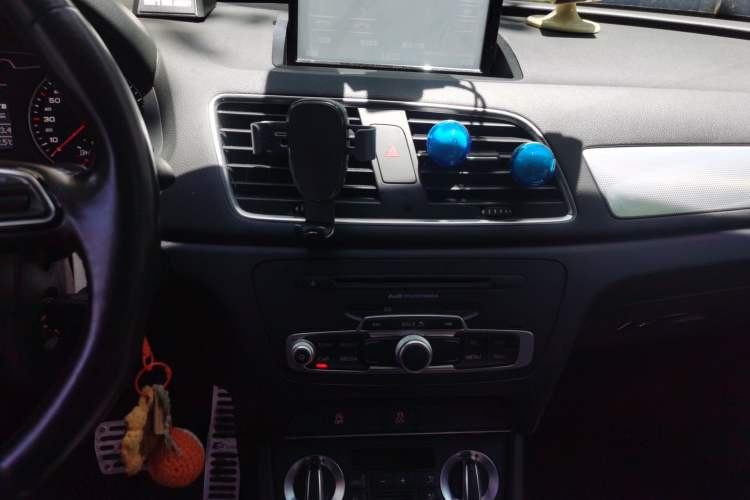 Used Audi Q3 2013 35 TFSI Comfort Model Audio And AC Panel
