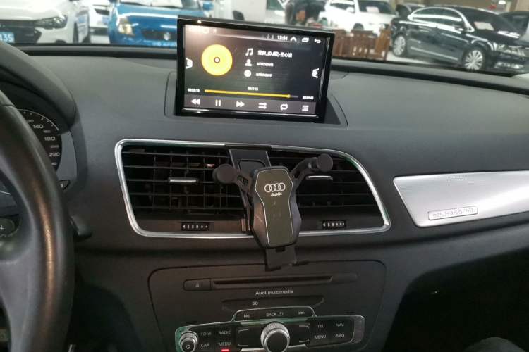 Used Audi Q3 2013 35 TFSI quattro Technology Edition Audio And AC Panel