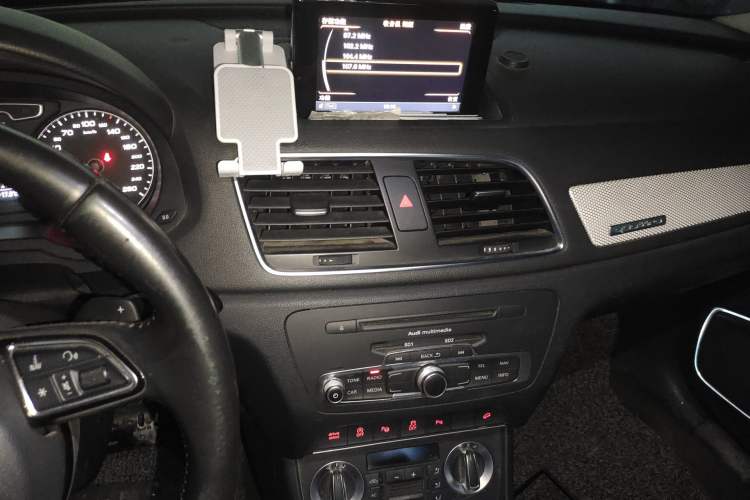 Used Audi Q3 2013 40 TFSI quattro Luxury Model Audio And AC Panel