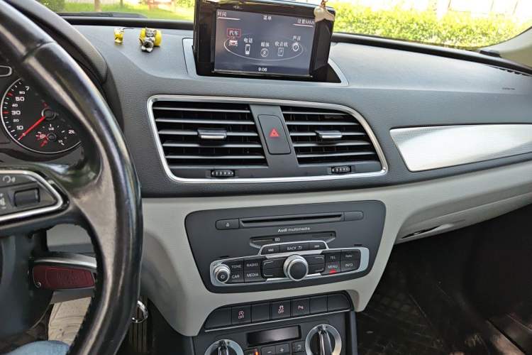 Used Audi Q3 2013 35 TFSI Comfort Model Audio And AC Panel