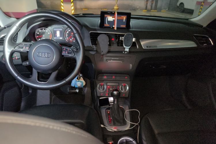 Used Audi Q3 2013 35 TFSI quattro Technology Edition Center Console