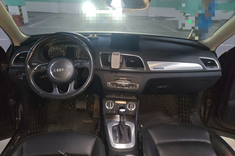 Used Audi Q3 2013 35 TFSI quattro Comfort Model Center Console