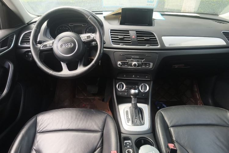 Used Audi Q3 2013 35 TFSI quattro Technology Edition Center Console