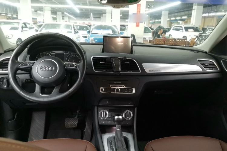 Used Audi Q3 2013 35 TFSI quattro Technology Edition Center Console