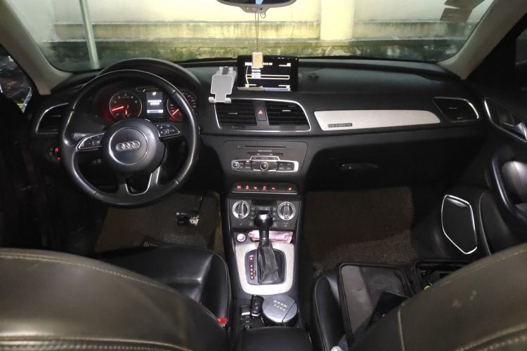 Used Audi Q3 2013 40 TFSI quattro Luxury Model Center Console