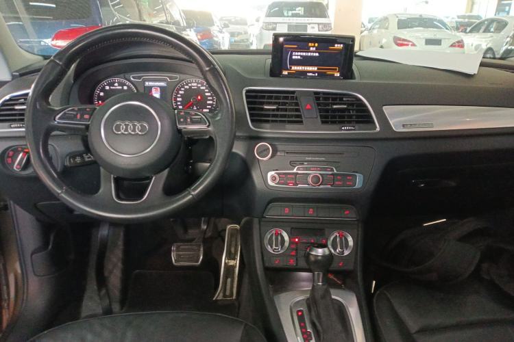 Used Audi Q3 2013 35 TFSI quattro Technology Edition Center Console