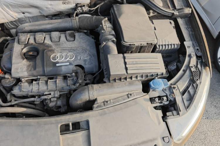 Used Audi Q3 2013 35 TFSI quattro Comfort Model Engine Bay Left
