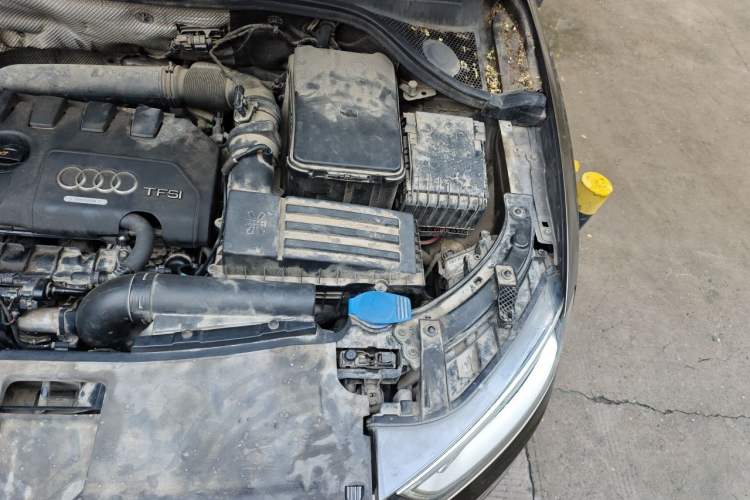 Used Audi Q3 2013 35 TFSI Comfort Model Engine Bay Left