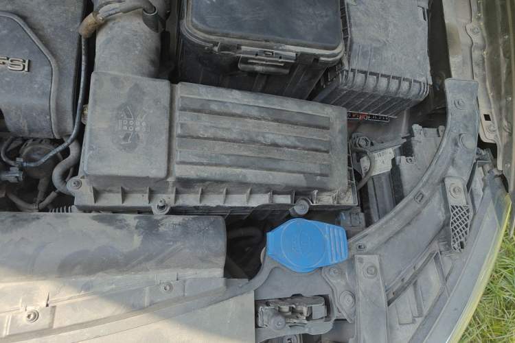 Used Audi Q3 2013 35 TFSI Comfort Model Engine Bay Left