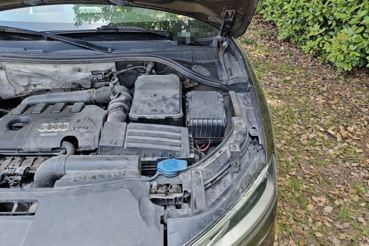Used Audi Q3 2013 35 TFSI Comfort Model Engine Bay Left