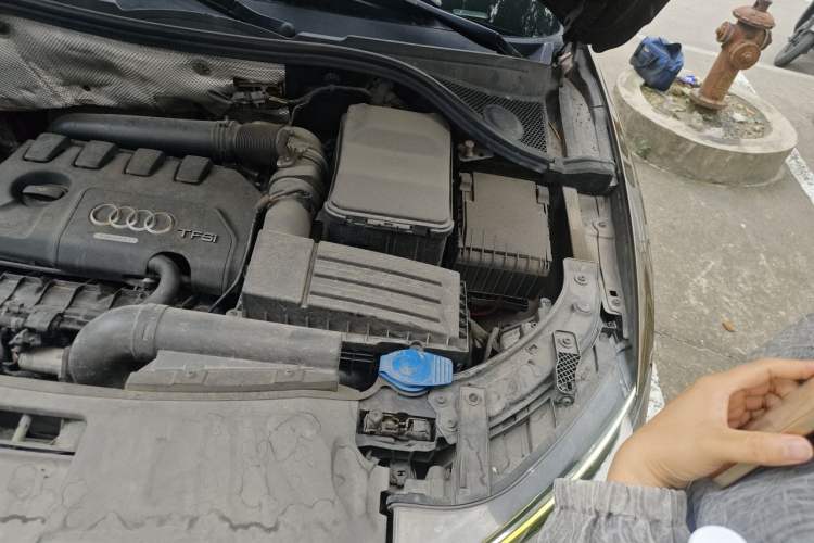 Used Audi Q3 2013 35 TFSI Comfort Model Engine Bay Left