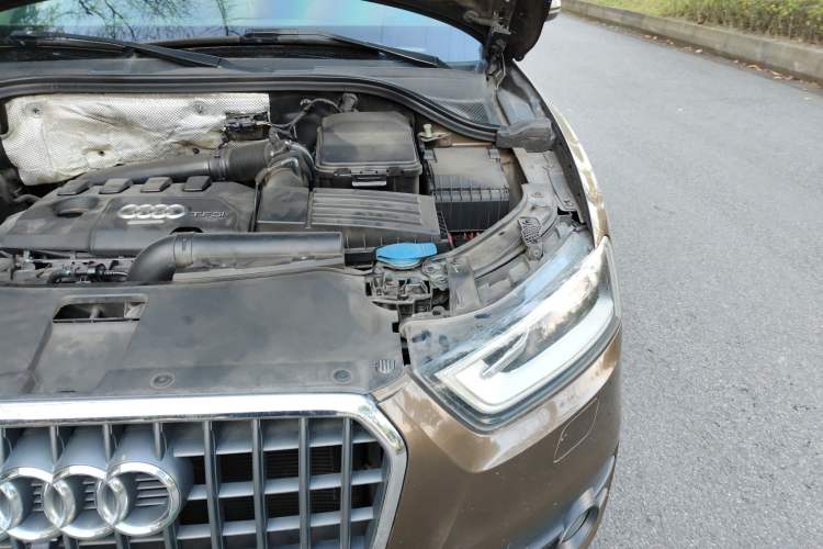 Used Audi Q3 2013 35 TFSI quattro Comfort Model Engine Bay Left