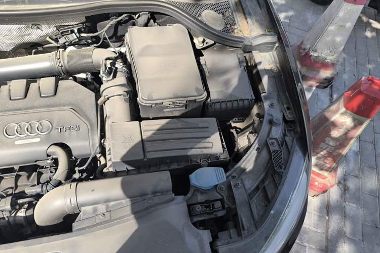 Used Audi Q3 2013 35 TFSI Comfort Model Engine Bay Left
