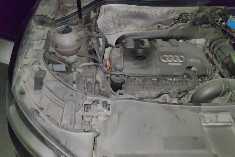 Used Audi Q3 2013 35 TFSI Comfort Model Engine Bay Right