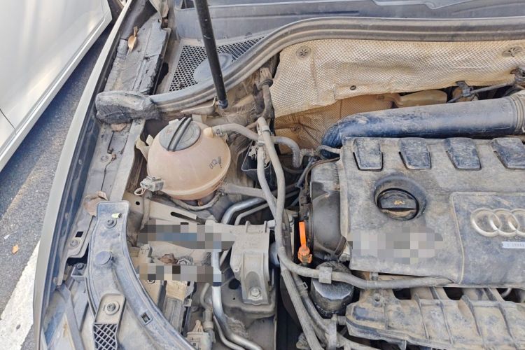 Used Audi Q3 2013 35 TFSI Comfort Model Engine Bay Right