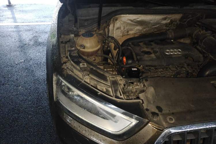 Used Audi Q3 2013 40 TFSI quattro Luxury Model Engine Bay Right