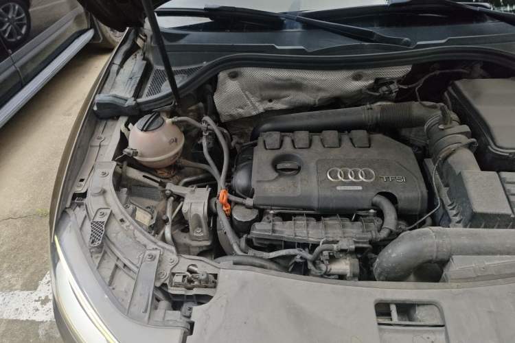 Used Audi Q3 2013 35 TFSI Comfort Model Engine Bay Right