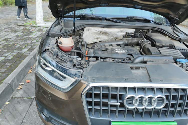 Used Audi Q3 2013 35 TFSI quattro Comfort Model Engine Bay Right