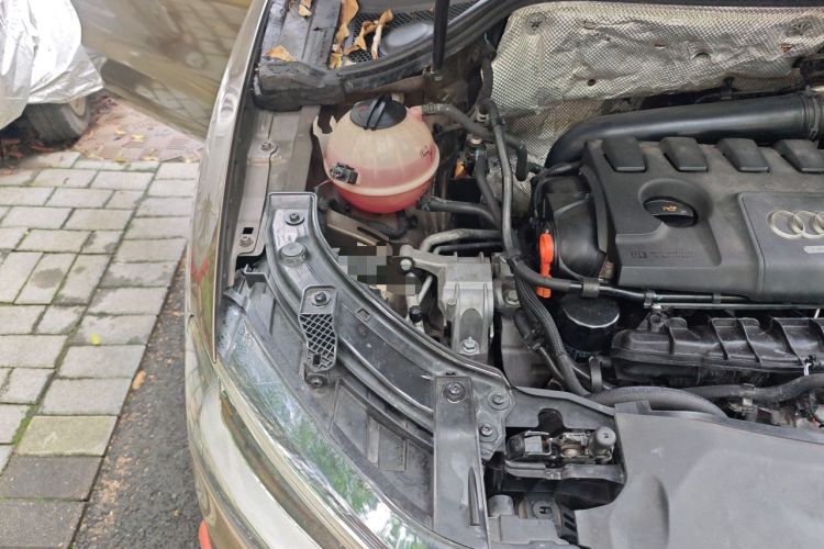 Used Audi Q3 2013 35 TFSI Comfort Model Engine Bay Right