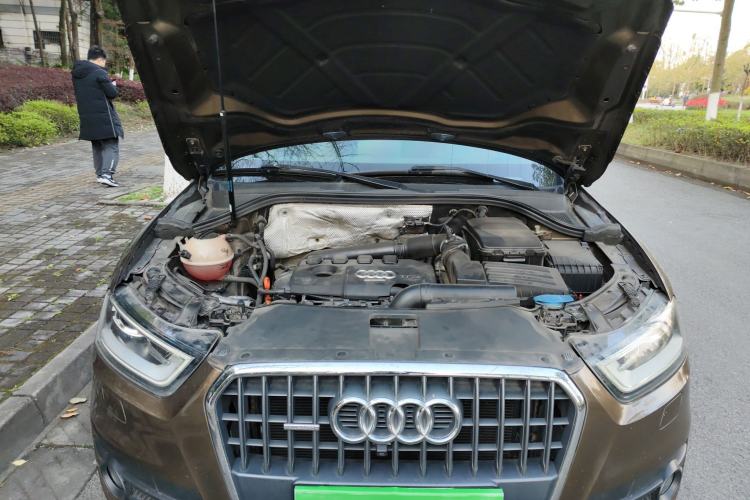 Used Audi Q3 2013 35 TFSI quattro Comfort Model Engine Bay