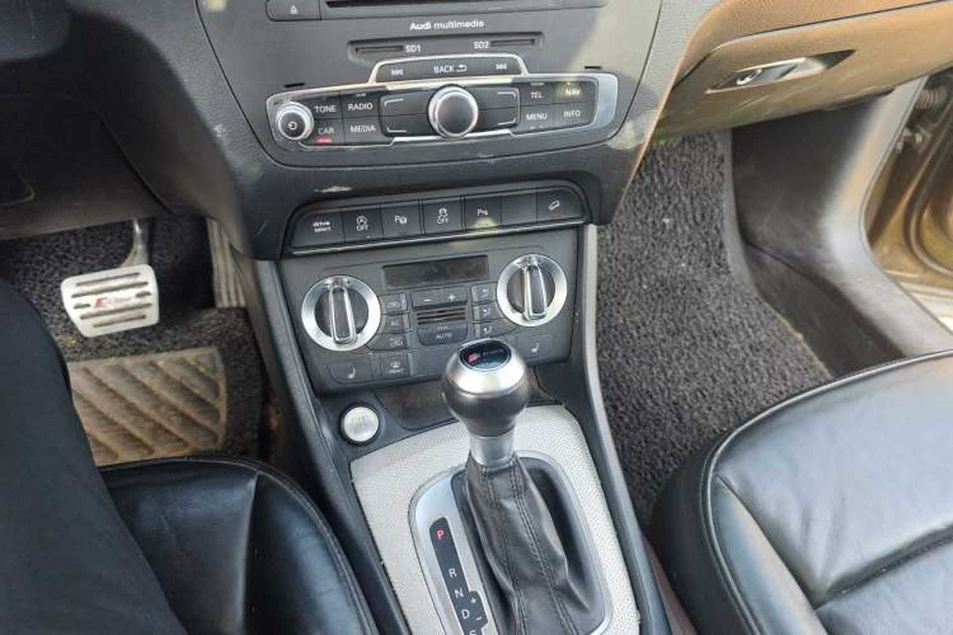 Used Audi Q3 2013 40 TFSI quattro Luxury Model Gear Lever