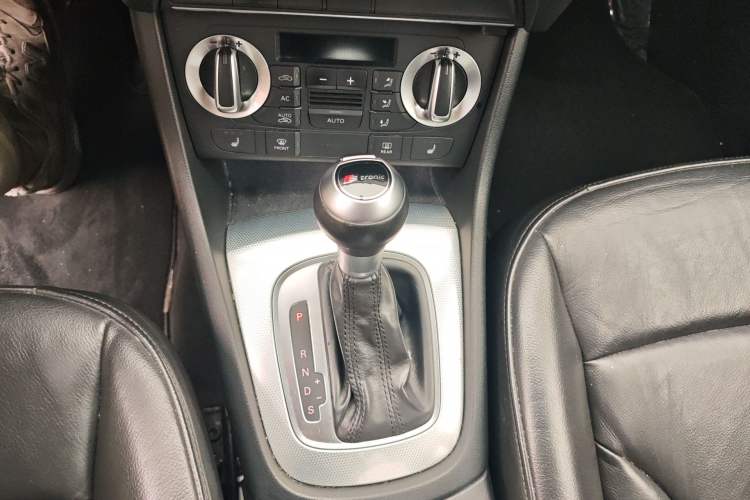 Used Audi Q3 2013 35 TFSI Comfort Model Gear Lever