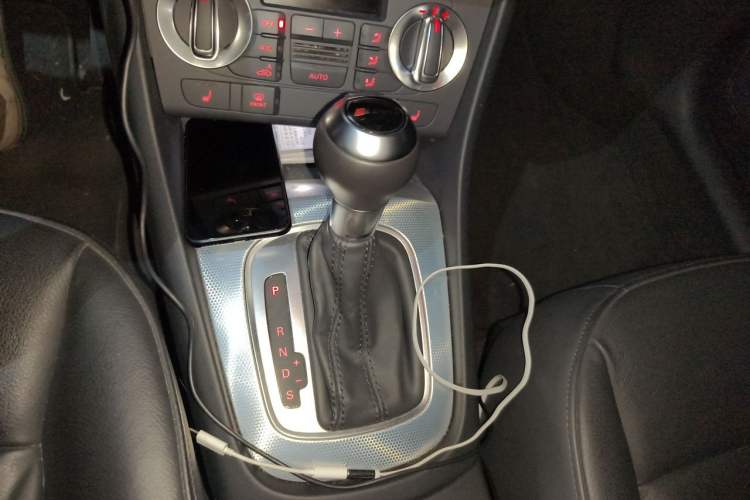 Used Audi Q3 2013 35 TFSI quattro Technology Edition Gear Lever