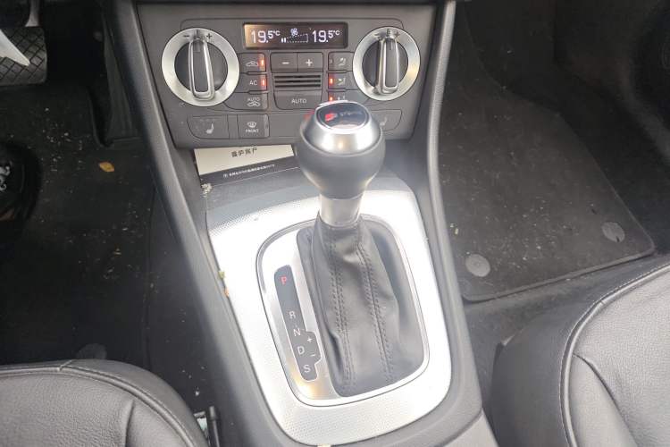 Used Audi Q3 2013 35 TFSI Comfort Model Gear Lever
