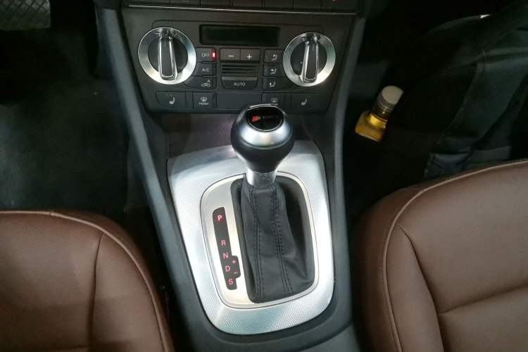 Used Audi Q3 2013 35 TFSI quattro Technology Edition Gear Lever