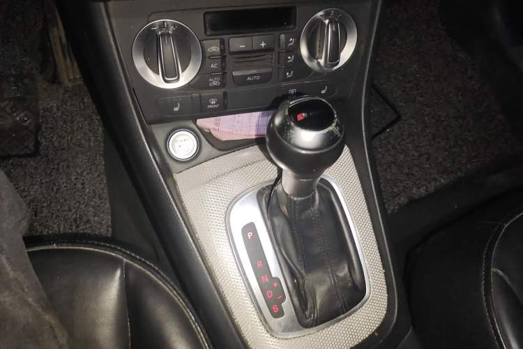 Used Audi Q3 2013 40 TFSI quattro Luxury Model Gear Lever