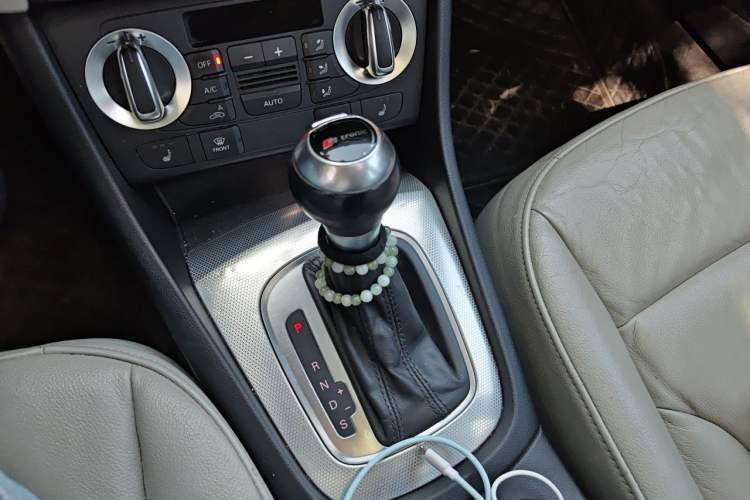 Used Audi Q3 2013 35 TFSI Comfort Model Gear Lever
