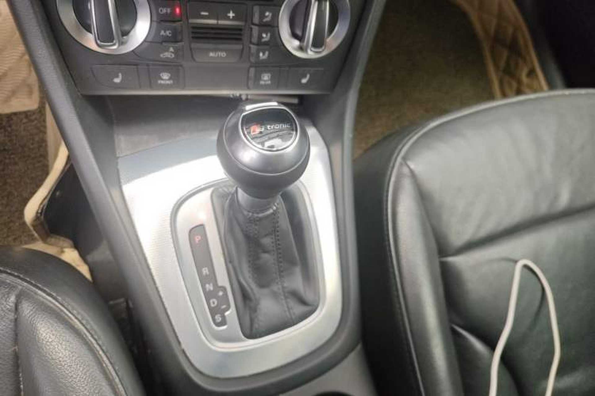 Used Audi Q3 2013 35 TFSI Comfort Model Gear Lever