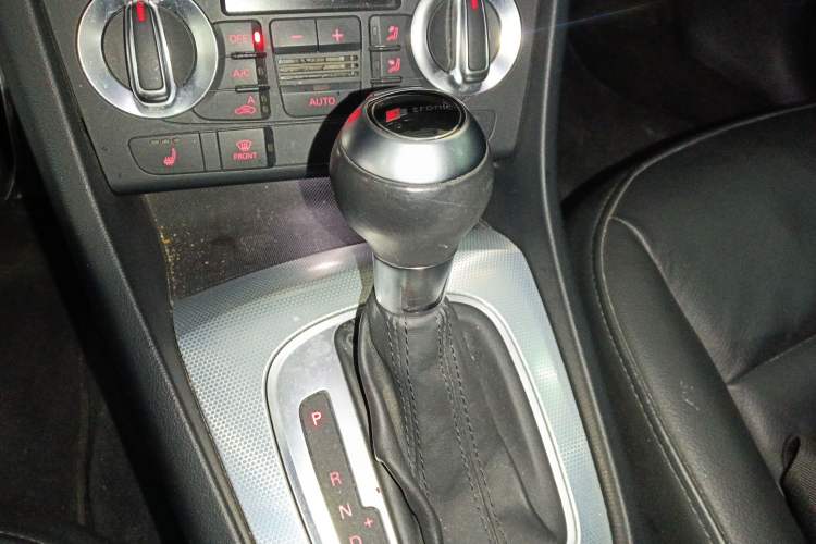 Used Audi Q3 2013 35 TFSI quattro Technology Edition Gear Lever